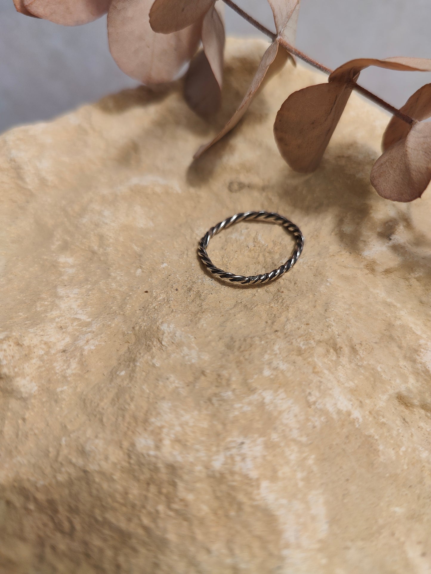 Tight Rope Ring UK Size R