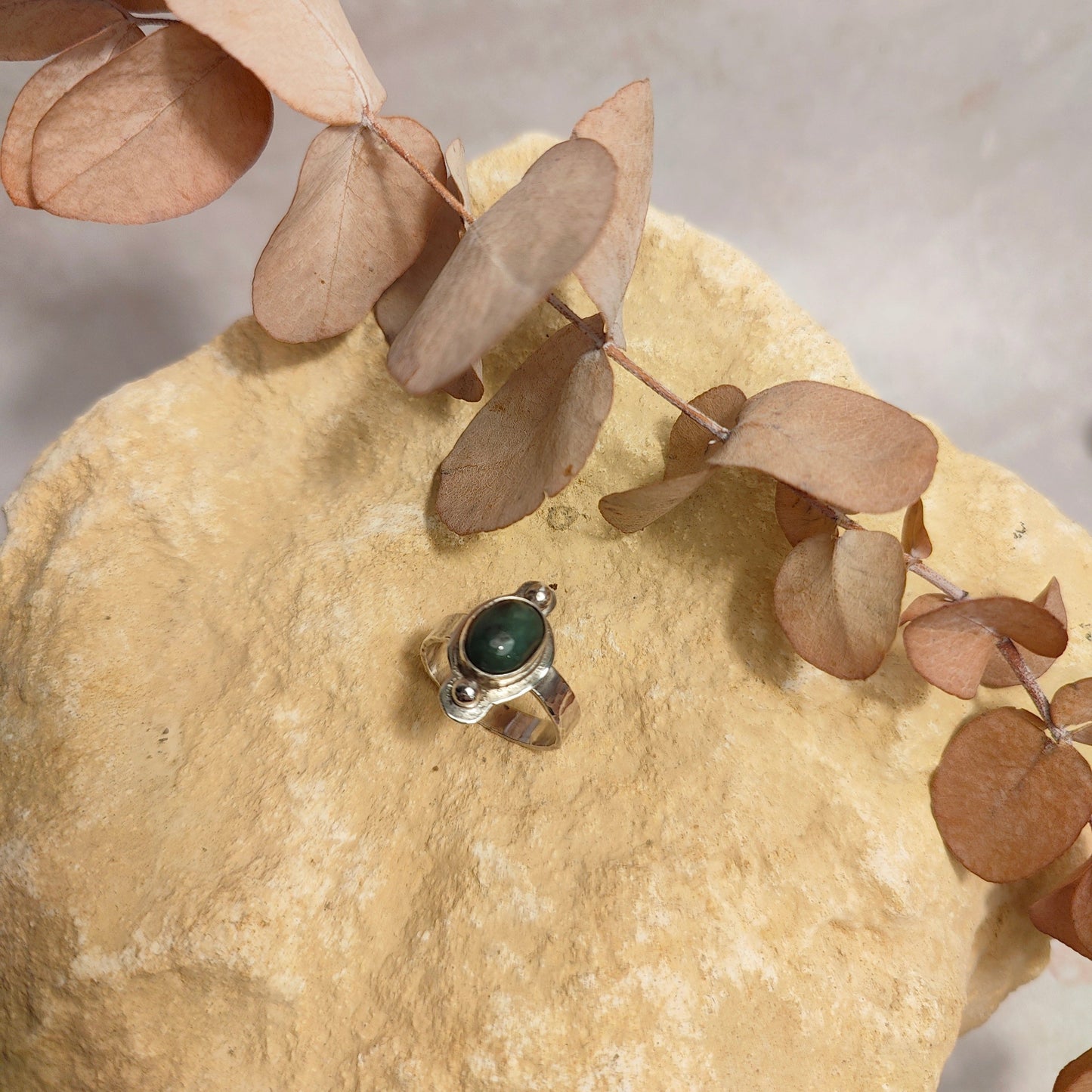 Green Moss Agate Hammered Ring UK Size P