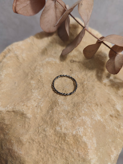 Tight Rope Ring UK Size R
