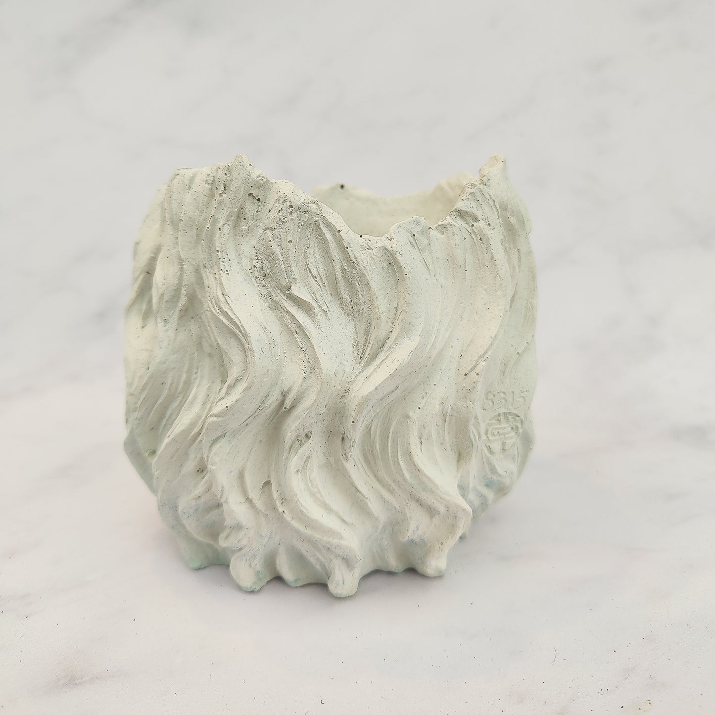 White Jesmonite Lion Head Plant Pot