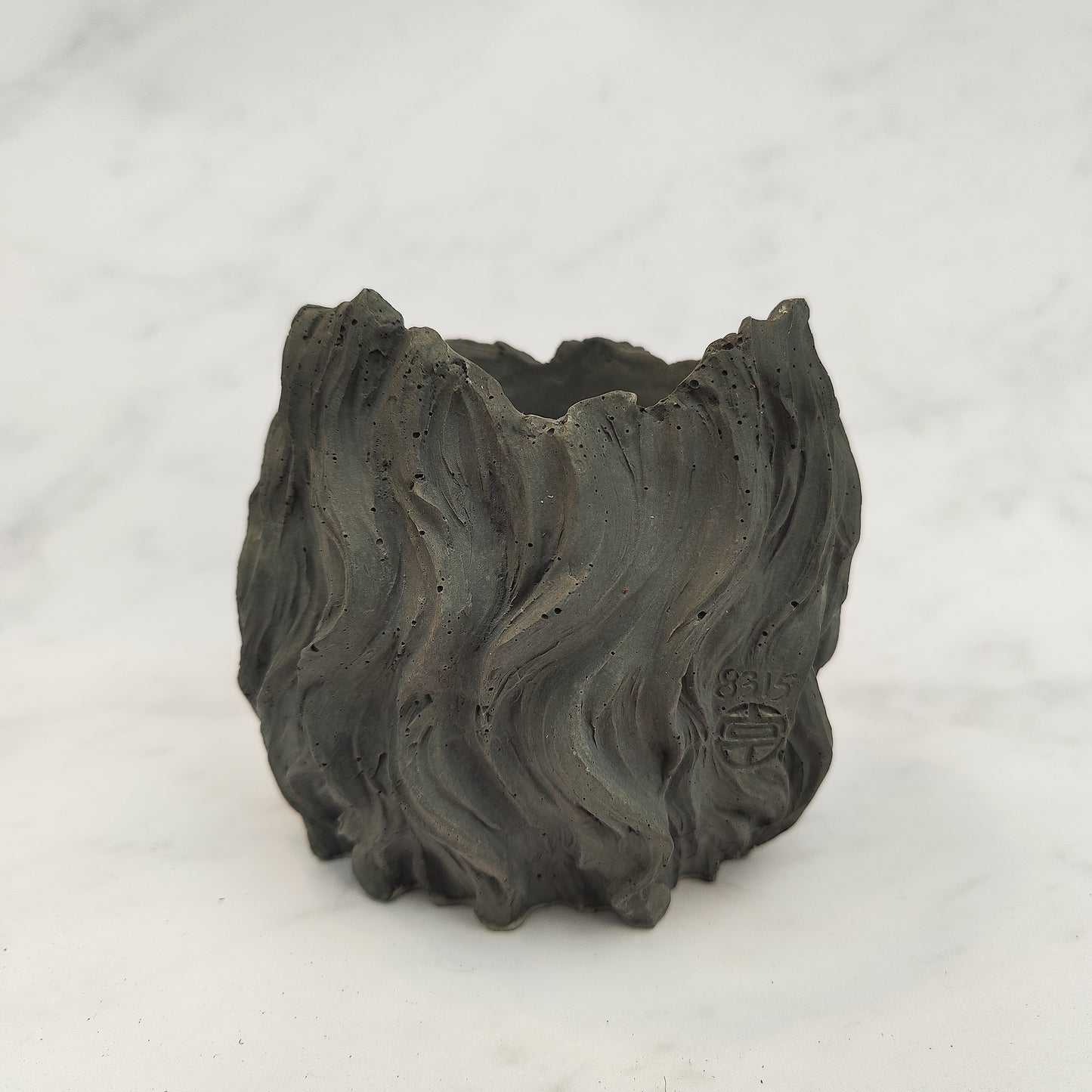 Charcoal Jesmonite Lion Head Plant Pot